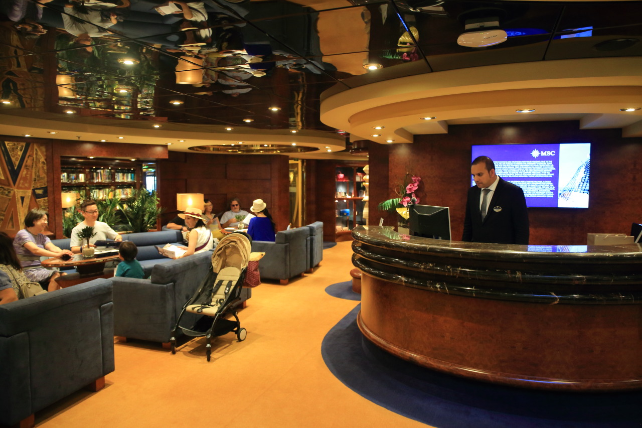 俱乐部,24并配备小时礼宾人员或个人管家,私人休息室,私人餐厅和酒吧